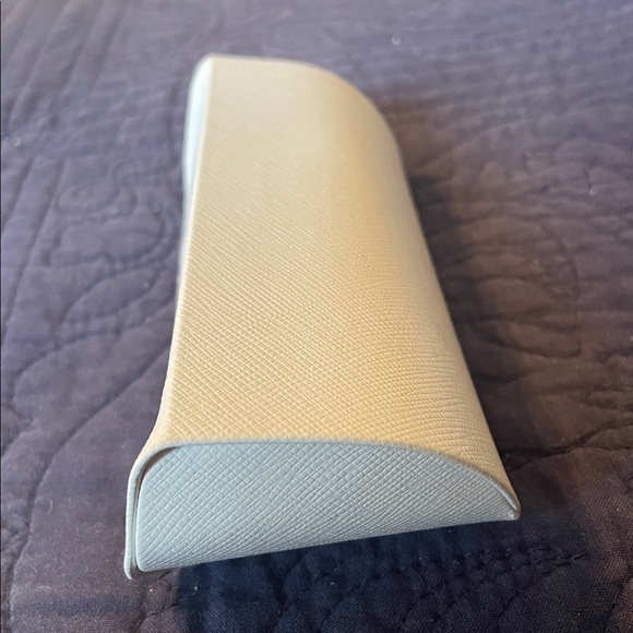 Michael Kors Beige Designer Eyewear Case Sunglass EUC Cleaning Cloth Snap Close - Picture 5 of 6